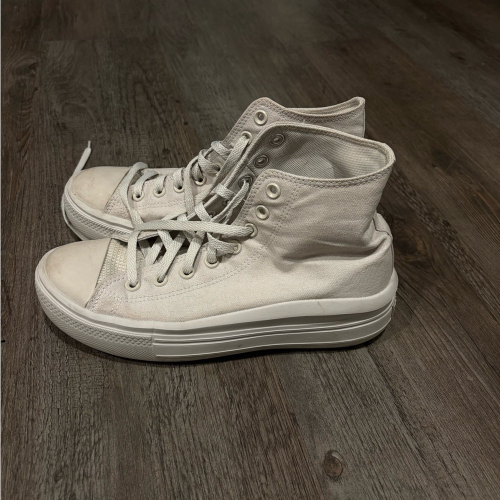 Chuck Taylor All Star Move Platform Women’s Size 10